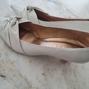 Hispanitas Pearl White Heels Made in Spain SZ 8.5 US SZ 39 EU